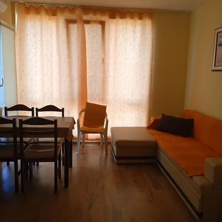 Apartment 8 8 *